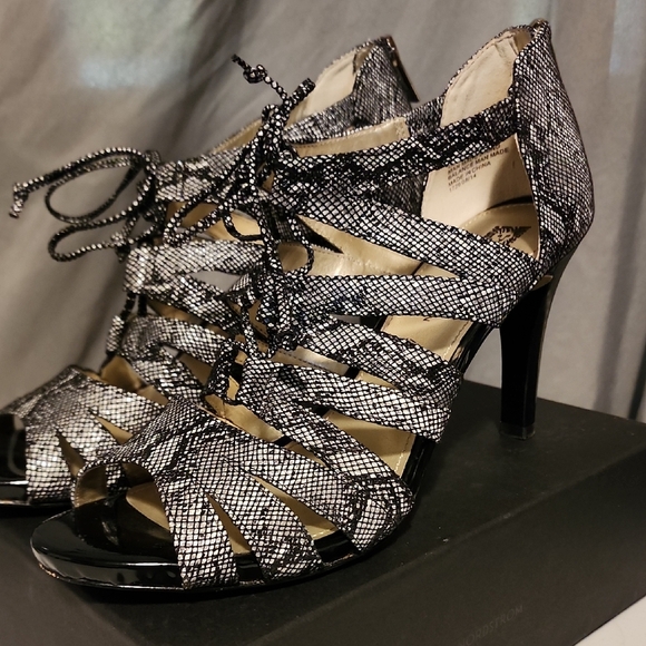Anne Klein Elegant Snakeskin Heels In 10 - Picture 1 of 9